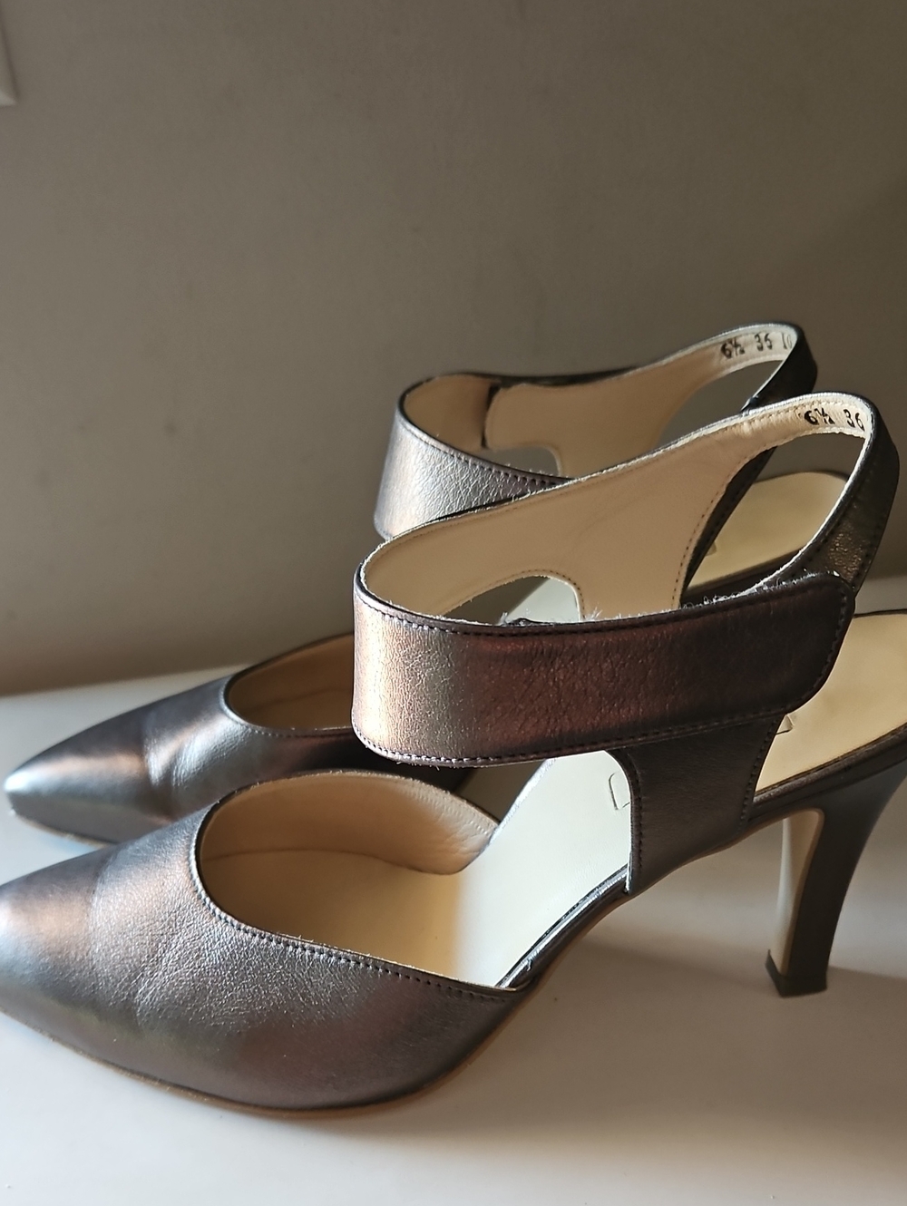 Paul Green Metallic Pewter/Gold Pointed-Toe Slingback Pumps Sz 9 - Picture 2 of 6